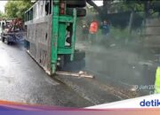 Überschlag eines Container-LKWs in Cilincing führt zu Stau, jetzt evakuiert