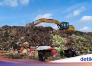 DKI DLH setzt 13 LKWs – 10 Trontons – für den Abfalltransport auf dem Hauptmarkt von Kramat Jati ein