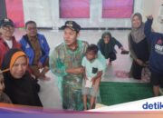 Die Stadtverwaltung von Serang geht auf die Bedürfnisse der Flutopfer ein und eröffnet eine öffentliche Küche zur Versorgung mit Nahrungsmitteln