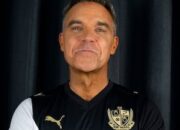 Better Man-Star Robbie Williams sponsert das Port Vale-Trikot bis 2028